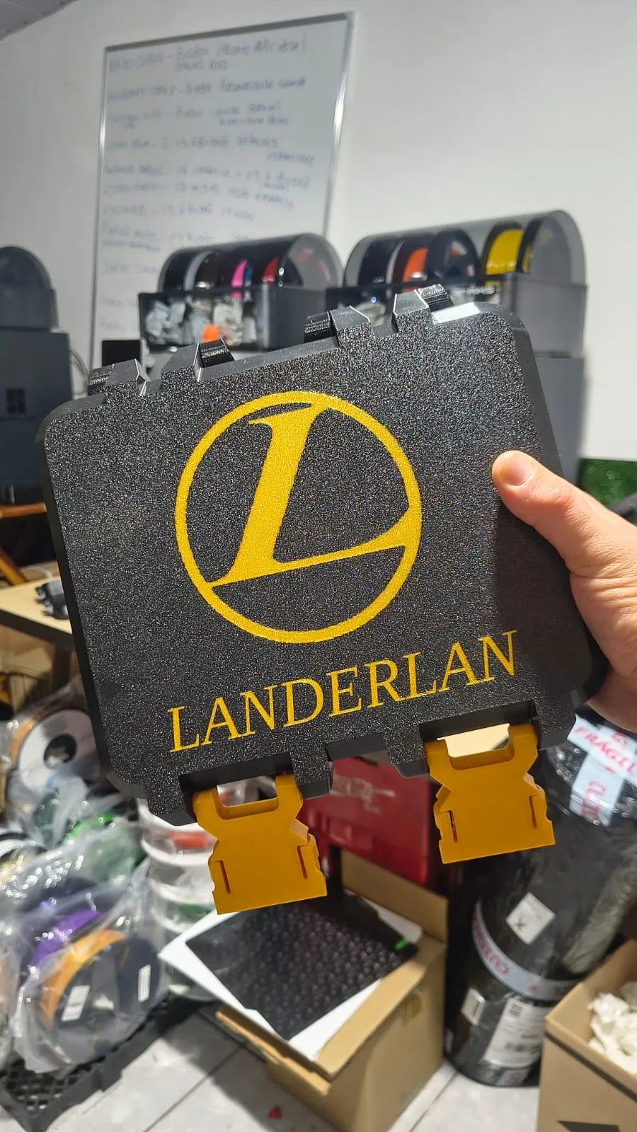 V6 com espaço para 6 bujões 10ml - PERSONALIZADO LANDER LAN