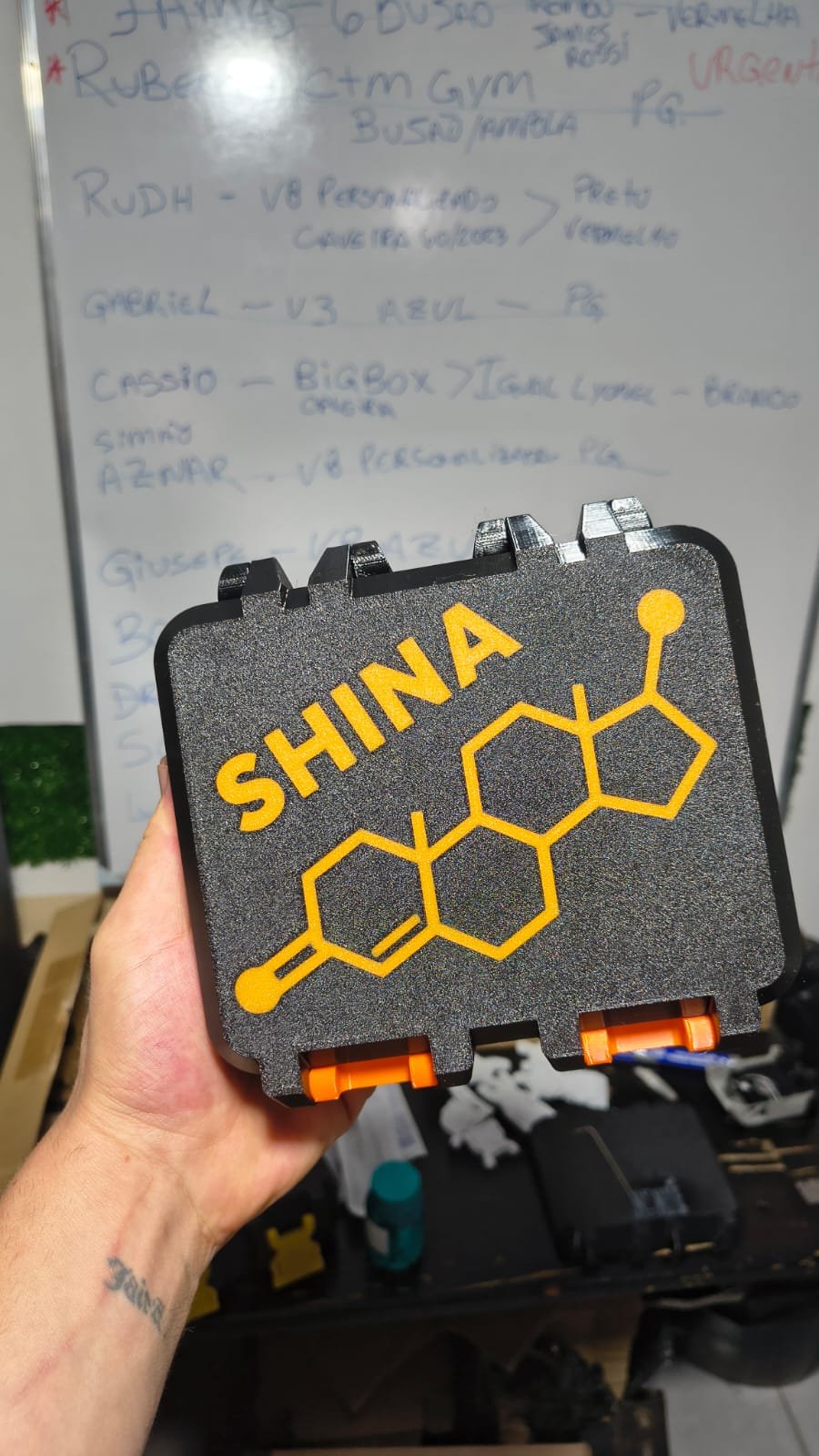 V3 com espaço para 3 bujões 10ml - PERSONALIZADO SOMENTE NOME