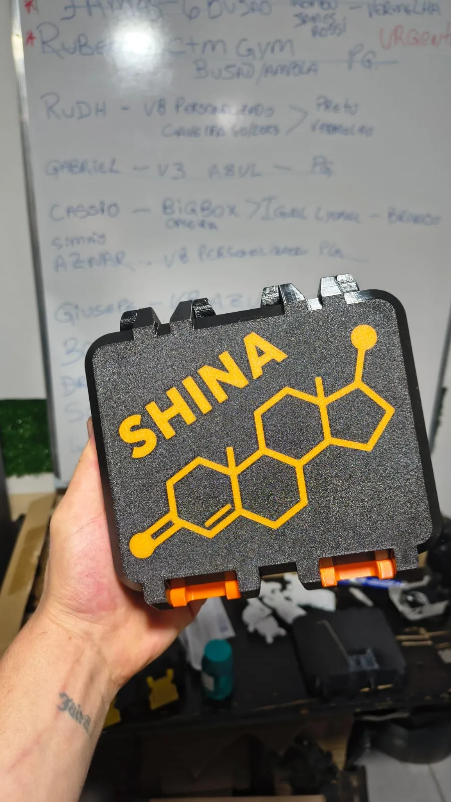 V3 com espaço para 3 bujões 10ml - PERSONALIZADO SOMENTE NOME