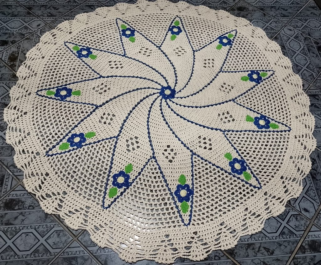 Tapete Redondo com Aplicação e Bordado