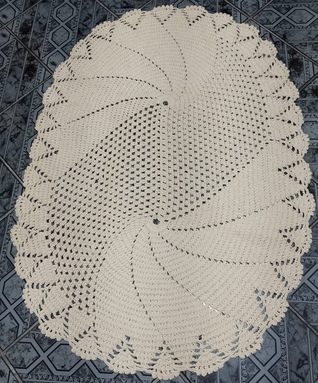 Tapete oval Cor cru Medida 1,50m (Tam G)