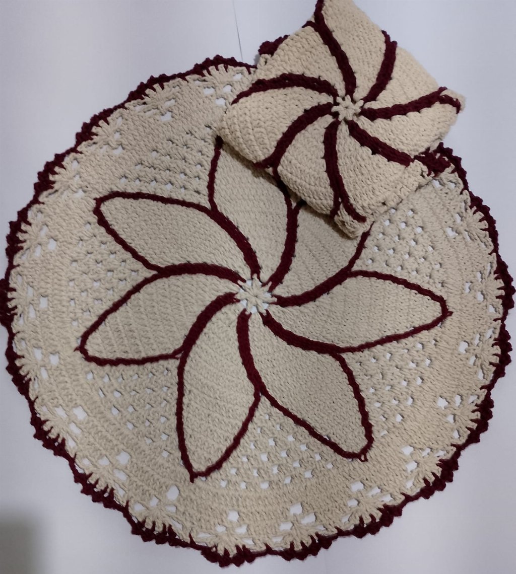 Tapetes Redondos Bordados  (Tam P)